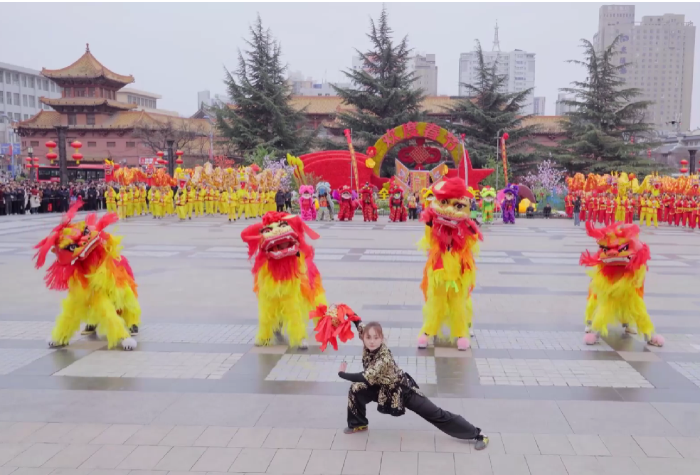 ��ˮ���׽�������ʨ��������ǹ㳡�����ݣ�