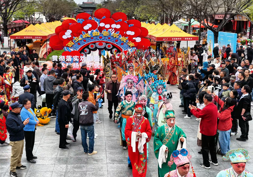 �ڶ�������Ϸ������չ����ԱʢװѲ�Σ�����ȫ�ǣ�