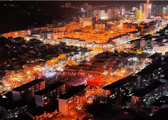 �ڶ�������Ϸ������չ�� ��������ˮ���˹㳡��ҹ�죡